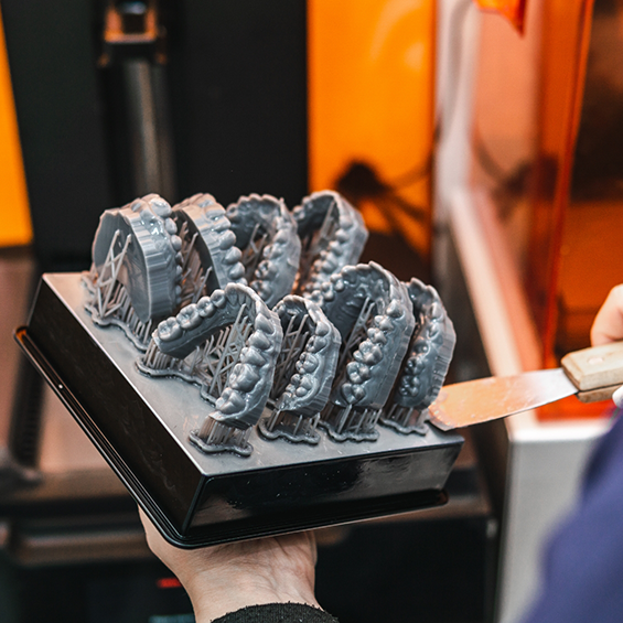 Milling machine creating a dental crown