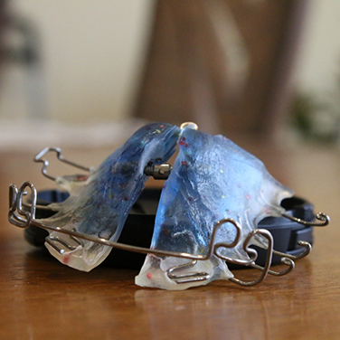 Blue oral appliance
